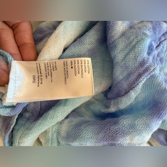 Jen’s pirate booty Venice Beach Button down - Picture 9 of 11